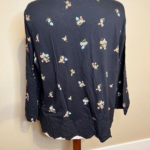 Lucky Brand top black long sleeve button front floral knit & lace hemline Sz XL - Picture 2 of 10